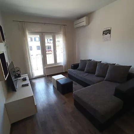 Apartment Mira *